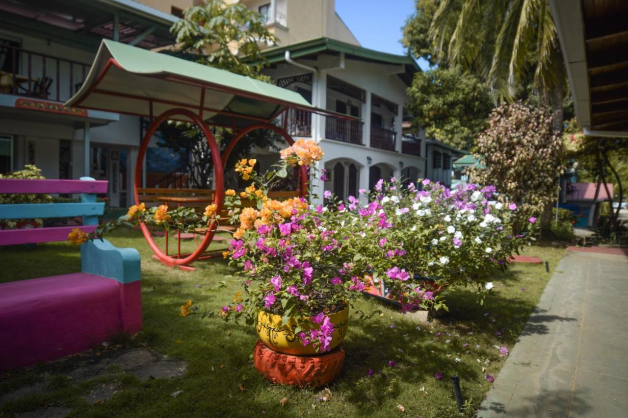 Hotel Marielos Tamarindo Exteriör bild