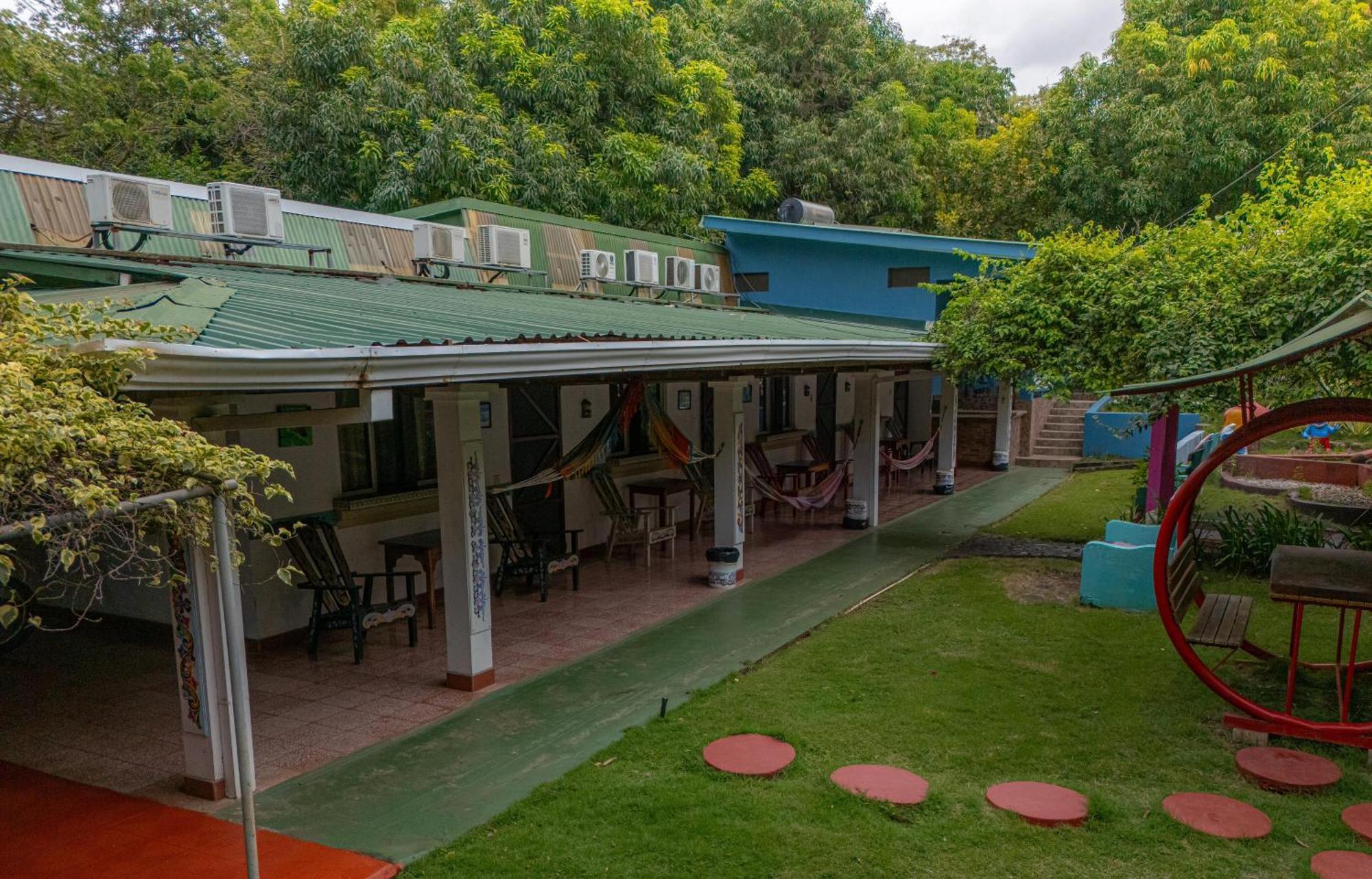 Hotel Marielos Tamarindo Exteriör bild