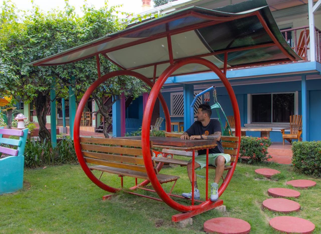 Hotel Marielos Tamarindo Exteriör bild