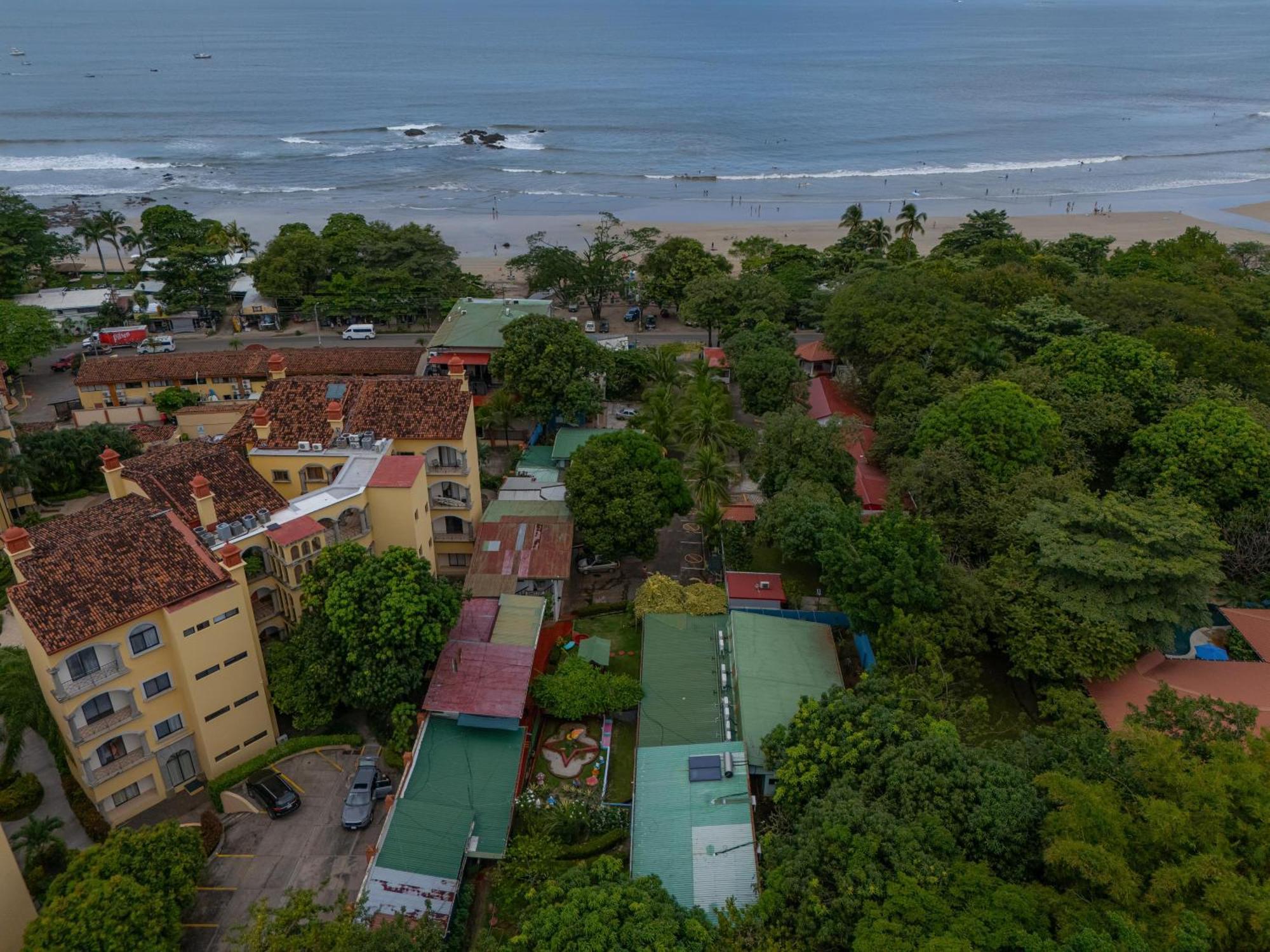 Hotel Marielos Tamarindo Exteriör bild