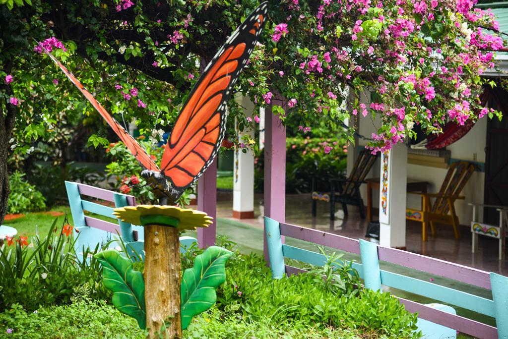 Hotel Marielos Tamarindo Exteriör bild