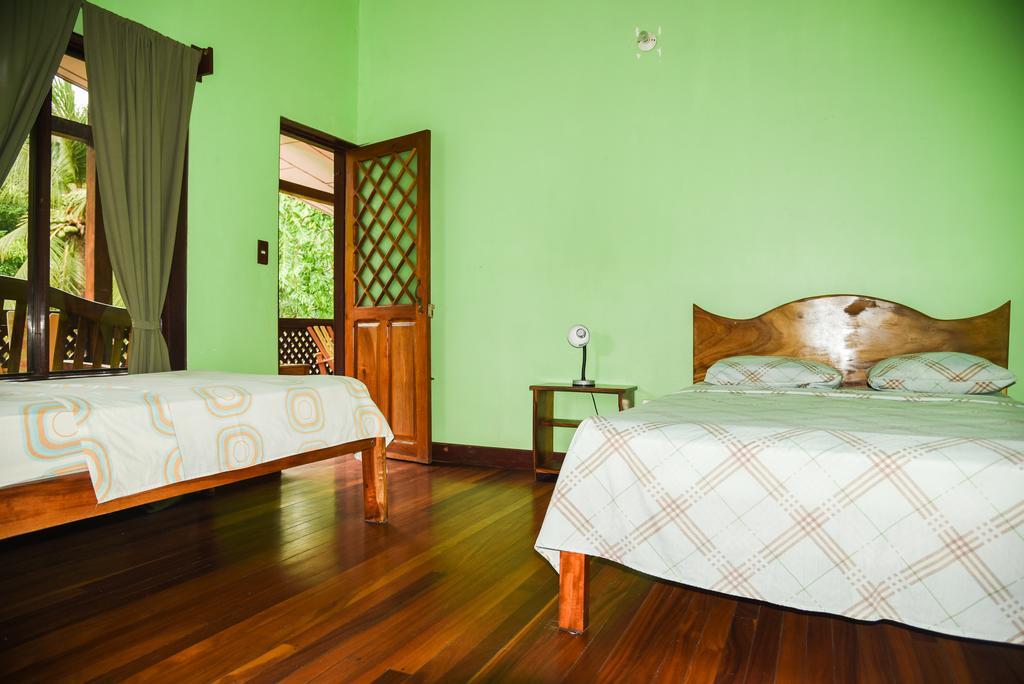 Hotel Marielos Tamarindo Exteriör bild