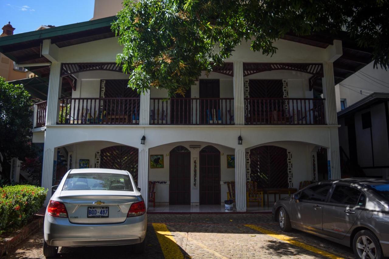 Hotel Marielos Tamarindo Exteriör bild