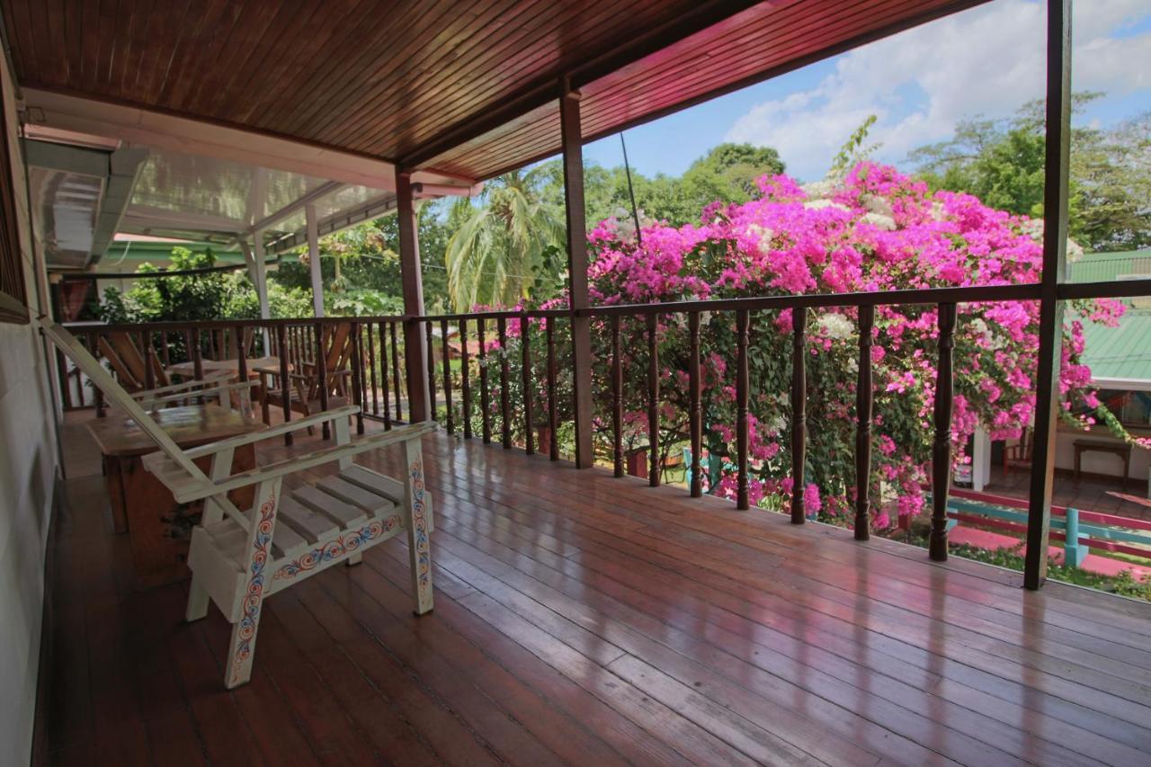 Hotel Marielos Tamarindo Exteriör bild